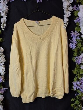 Women's V-Neck Knit Sweater - Pale Yellow
